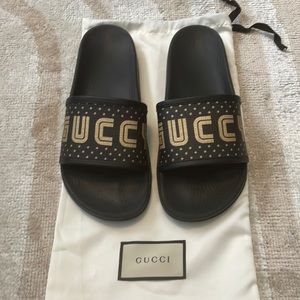 GUCCI Black and Gold GUCCY Logo Slides - 37